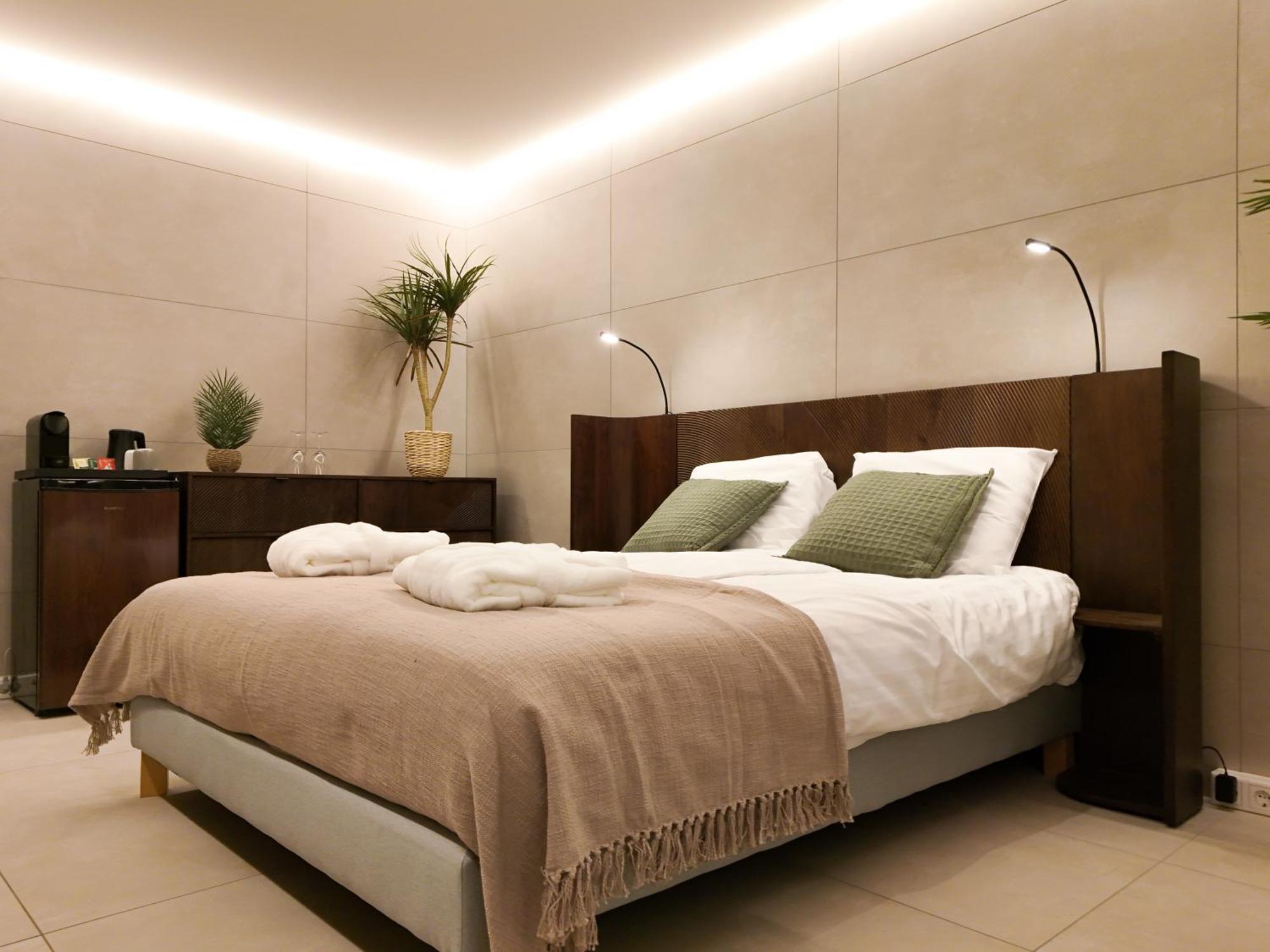 Hike & Bike Hotel Noordwolde  エクステリア 写真